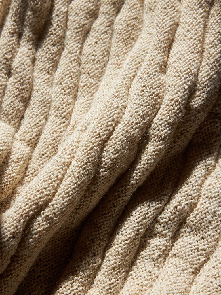 tröja stickad med en följetråd av alpacka